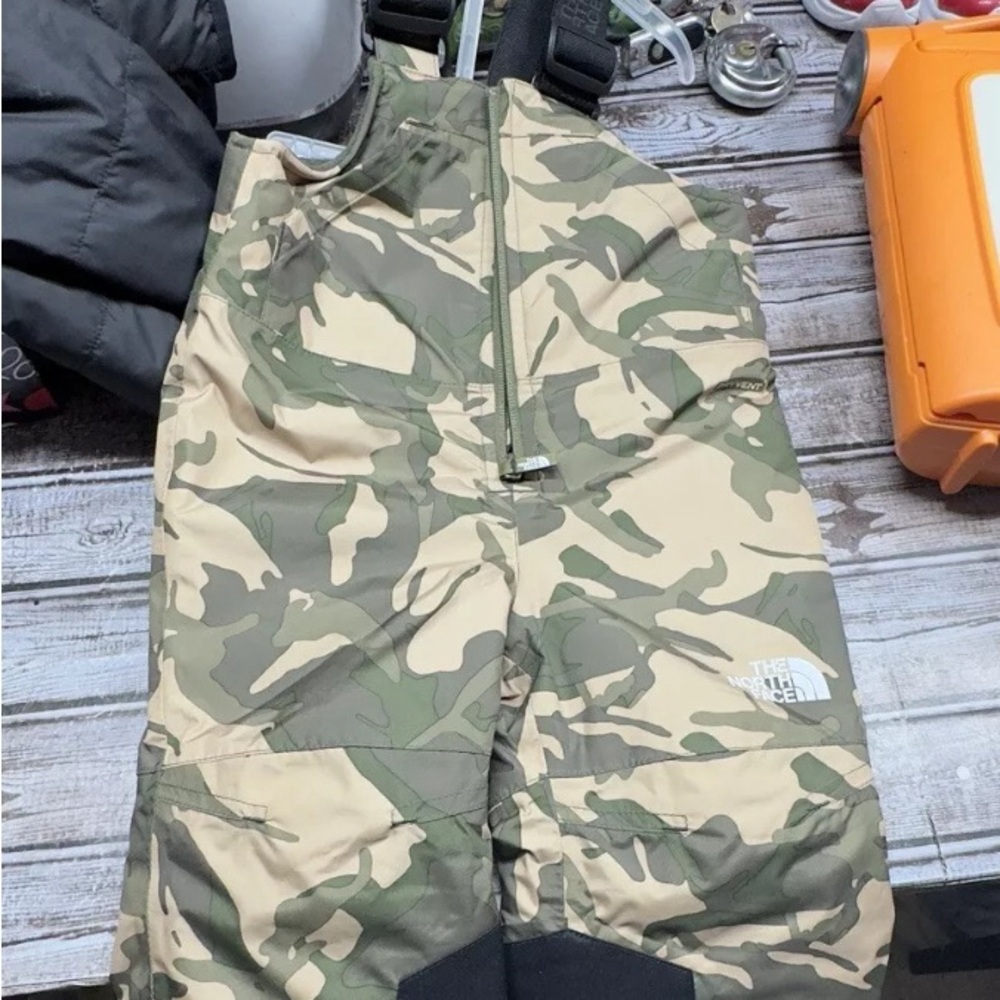 2T north face cover alls new